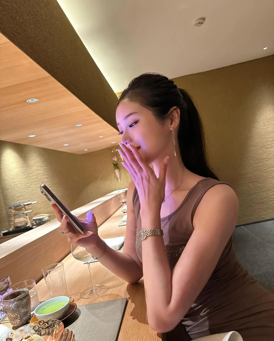 Người EQ thấp thích nhất 3 kiểu cầm điện thoại Người EQ thấp thích nhất 3 kiểu cầm điện thoại