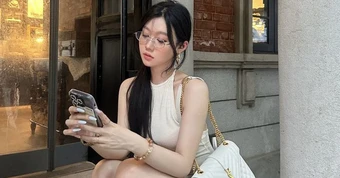 Người EQ thấp thích nhất 3 kiểu cầm điện thoại