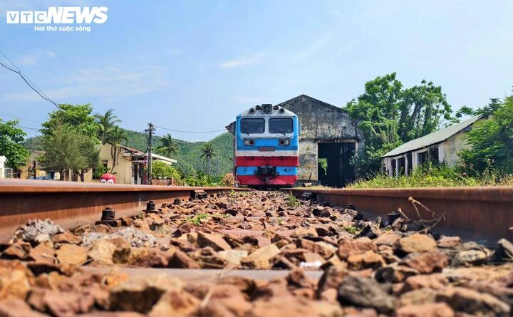 Người gác tàu hỏa: Mong không còn nghe những màn hú còi khẩn cấp Người gác tàu hỏa: Mong không còn nghe những màn hú còi khẩn cấp