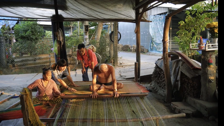 Người kể chuyện 'triệu view' về làng chiếu Định Yên Người kể chuyện 'triệu view' về làng chiếu Định Yên