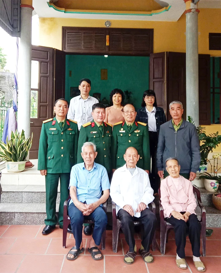 Người lính đi qua sinh tử Người lính đi qua sinh tử