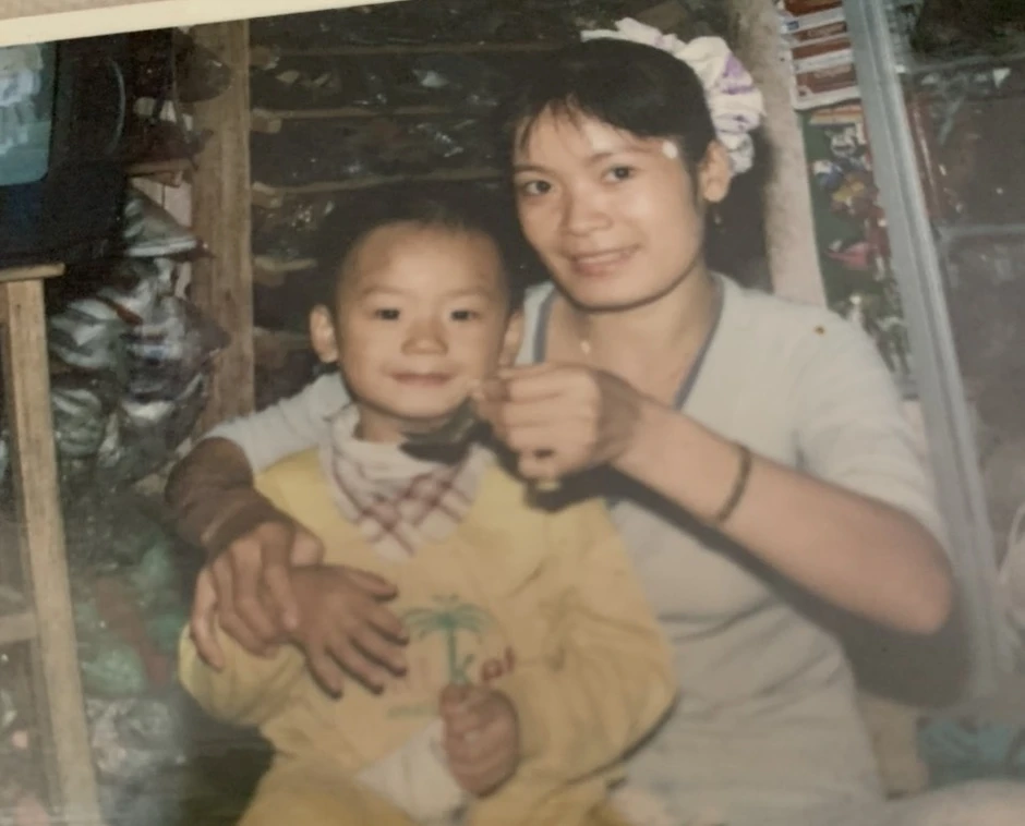 Người mẹ bỏ việc ở Tuyên Quang xuống Hà Nội theo con đi học bóng đá, sau 19 năm mọi thứ thay đổi hoàn toàn Người mẹ bỏ việc ở Tuyên Quang xuống Hà Nội theo con đi học bóng đá, sau 19 năm mọi thứ thay đổi hoàn toàn