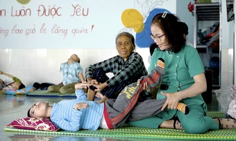 Người phụ nữ bán nhà chăm 30 trẻ bại não
