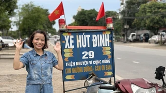 Người phụ nữ Hà Nội 6 năm đi nhặt đinh xuyên đêm