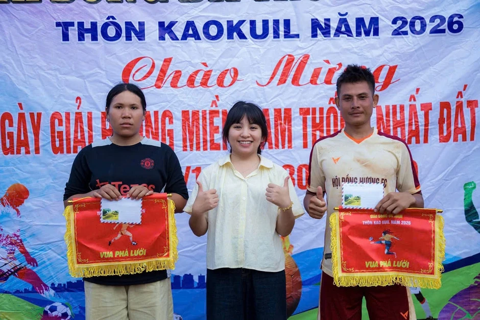 Người trẻ về quê làm trưởng thôn Người trẻ về quê làm trưởng thôn