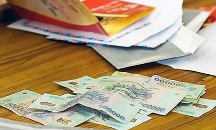 Người yêu cũ bất ngờ mừng cưới 10 triệu đồng, tôi vội giấu vợ: Đến khi sự thật bị bóc trần, cô ấy nói một câu khiến tôi cứng họng Người yêu cũ bất ngờ mừng cưới 10 triệu đồng, tôi vội giấu vợ: Đến khi sự thật bị bóc trần, cô ấy nói một câu khiến tôi cứng họng
