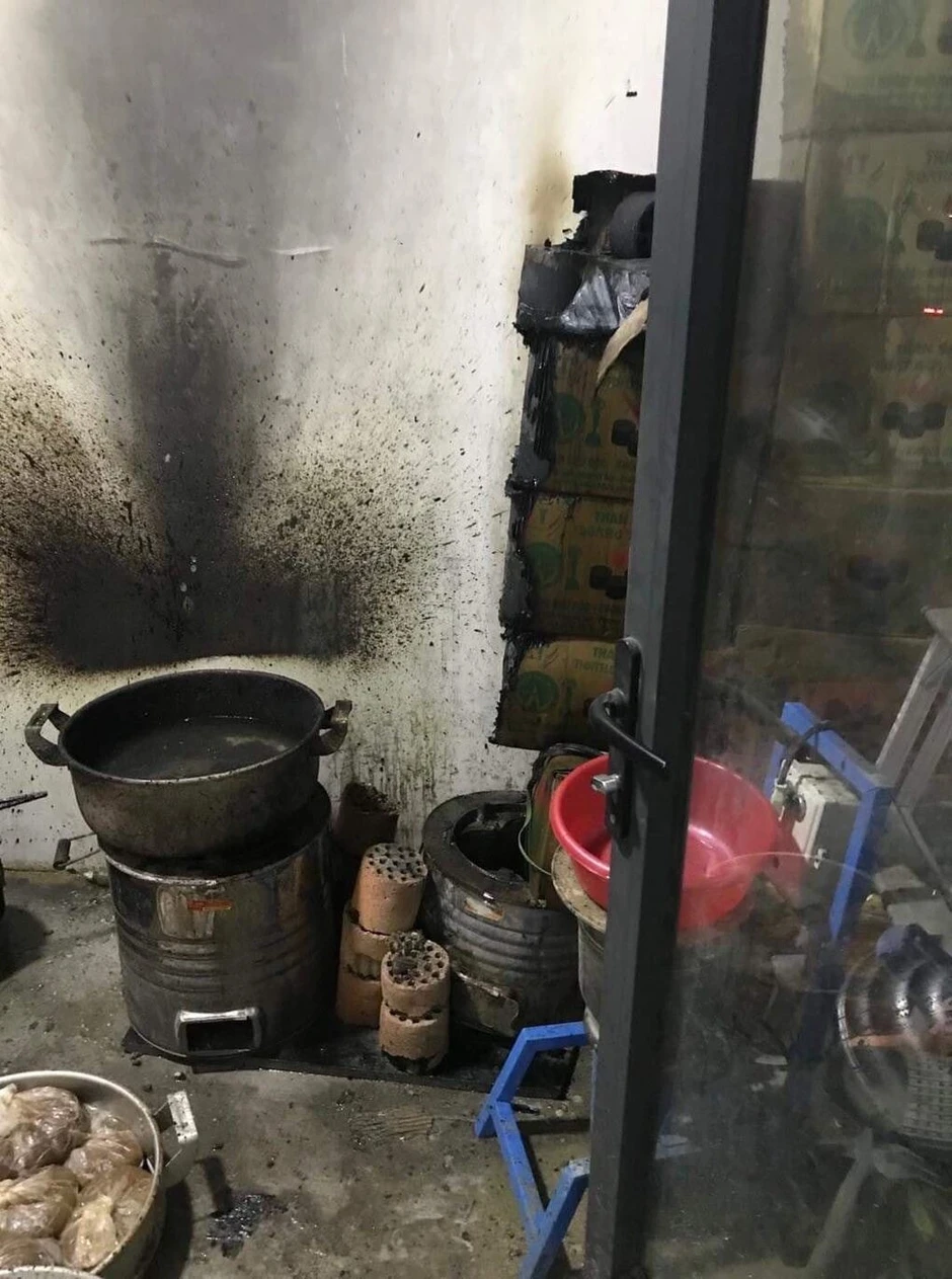 Nguy cơ hỏa hoạn vì 'bê nguyên nếp sống nhà mặt đất lên chung cư' Nguy cơ hỏa hoạn vì 'bê nguyên nếp sống nhà mặt đất lên chung cư'