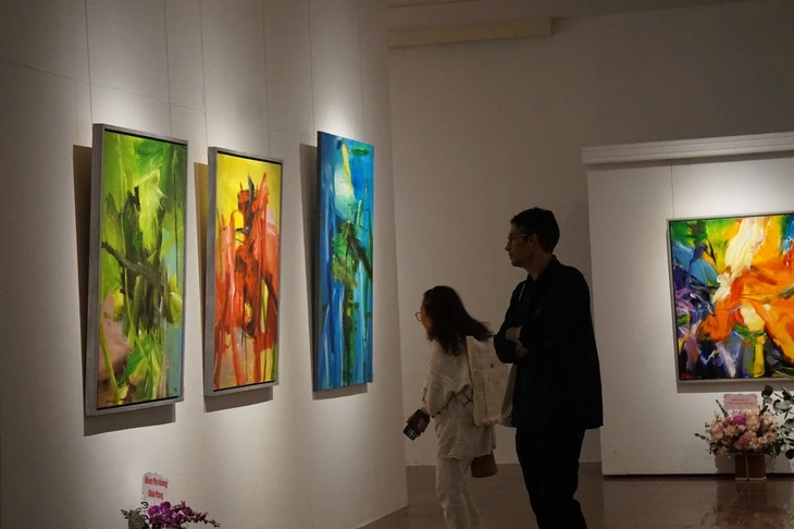 Nguyễn Đức Quang vẽ gì khi vẽ ‘cái vô hình’? Nguyễn Đức Quang vẽ gì khi vẽ ‘cái vô hình’?