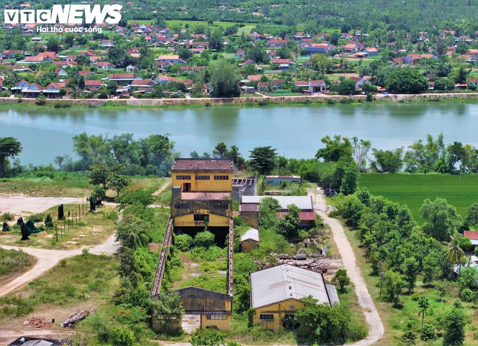 Nhà máy mía đường Bình Định gỉ sét, mục nát sau hơn 7 năm bỏ hoang Nhà máy mía đường Bình Định gỉ sét, mục nát sau hơn 7 năm bỏ hoang