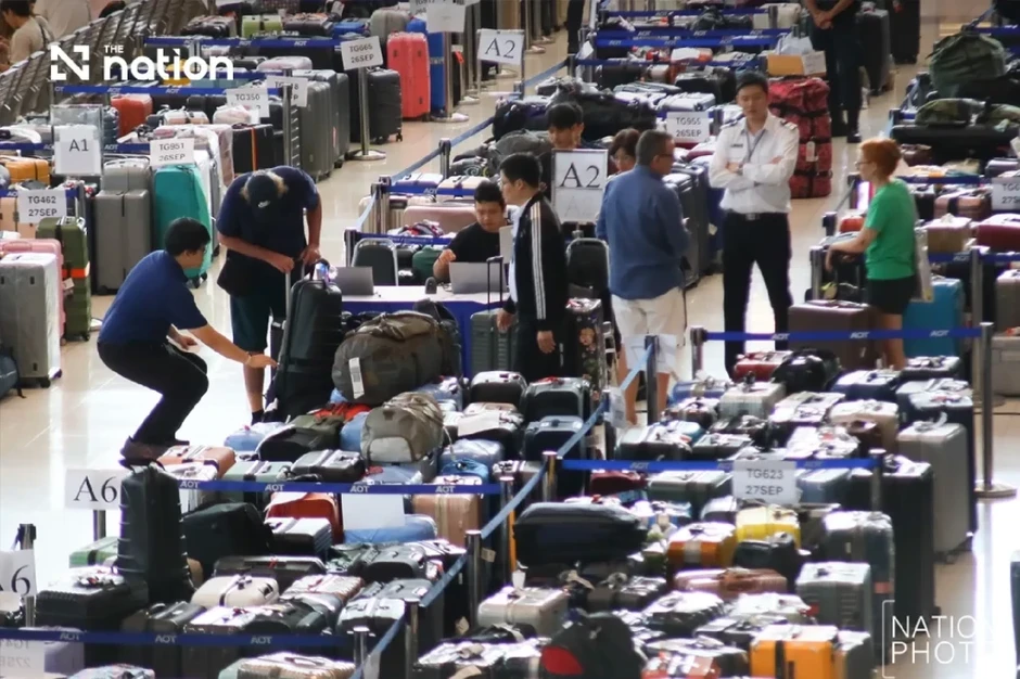 Nhân viên hàng không bật khóc giữa sân bay lớn nhất Thái Lan Nhân viên hàng không bật khóc giữa sân bay lớn nhất Thái Lan