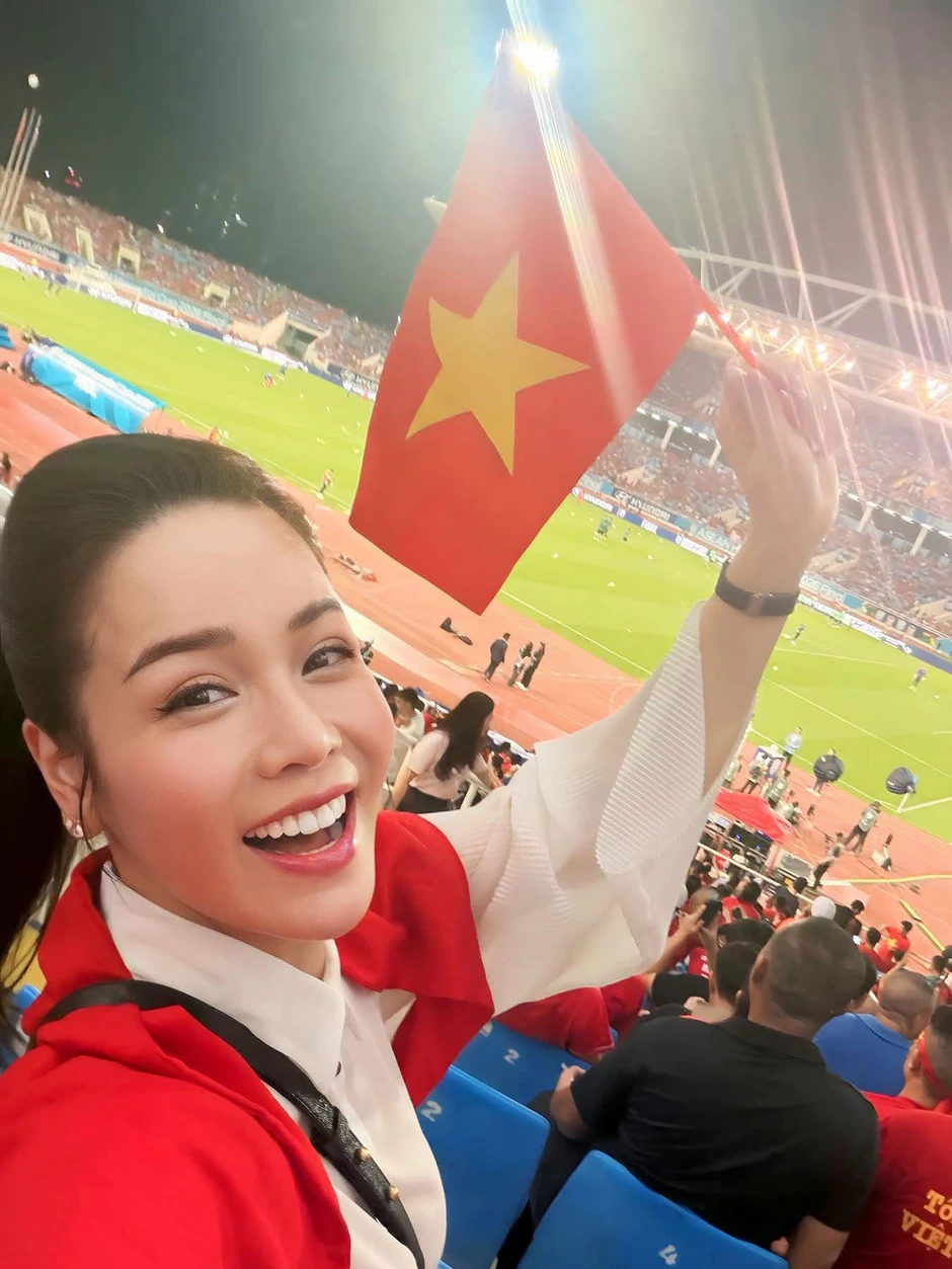 Nhật Kim Anh lên status tag thẳng Đình Bắc