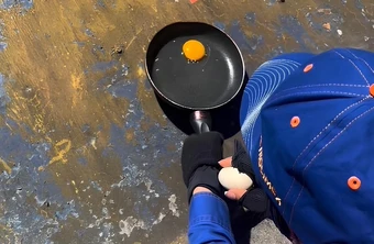 Nhiều người thất bại khi thử rán trứng ngoài trời nắng 40 độ C
