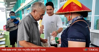 Những bữa cơm nghĩa tình và hành trình sẻ chia cùng bệnh nhân nghèo