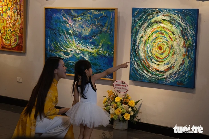 Những bức tranh ‘nhảy múa’ của Quế Chi
