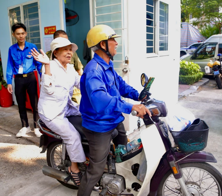 Những cử tri đặc biệt ở TP.HCM đi bỏ phiếu
