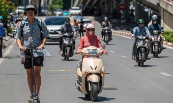 Những người nước ngoài 'sốc' với mùa hè Hà Nội