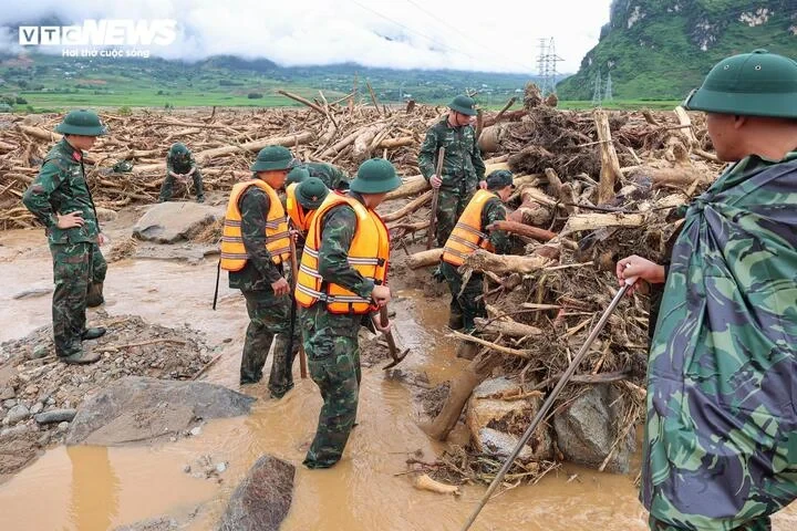 Những sườn núi bị xé toạc sau trận lũ quét kinh hoàng ở Lai Châu
