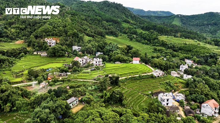 'Nóc nhà' Quảng Ninh có gì ngoài những biển mây?