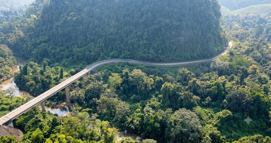 Nơi được ví là “Bà Nà Hills thứ 2” được xây dựng trên ngọn núi cao 1.000m có hình dạng độc lạ được ví như chiếc u trên lưng con bò Nơi được ví là “Bà Nà Hills thứ 2” được xây dựng trên ngọn núi cao 1.000m có hình dạng độc lạ được ví như chiếc u trên lưng con bò