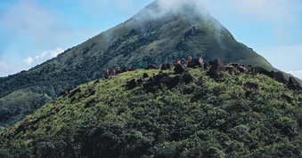 Nơi được ví là “Bà Nà Hills thứ 2” được xây dựng trên ngọn núi cao 1.000m có hình dạng độc lạ được ví như chiếc u trên lưng con bò