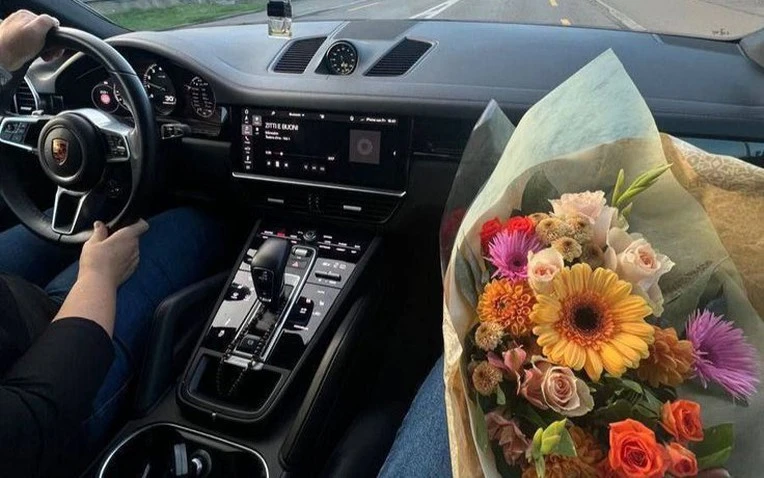 Nỗi khổ nói không ai tin của cô vợ cứ đến ngày lễ Tết, 20/10 là chồng "đập tiền" vào mặt Nỗi khổ nói không ai tin của cô vợ cứ đến ngày lễ Tết, 20/10 là chồng "đập tiền" vào mặt