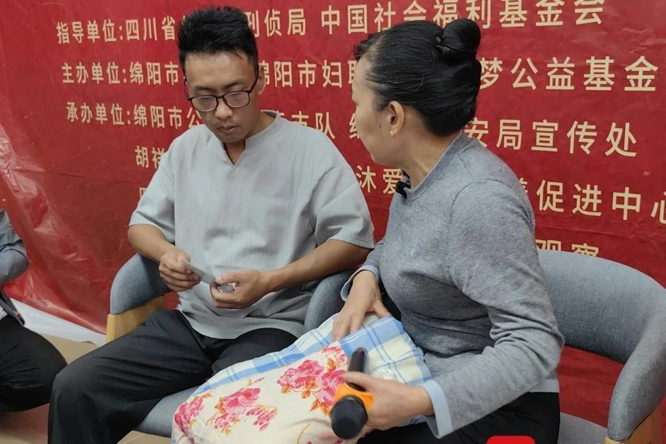 Nỗi oan của người mẹ bị hiểu lầm bỏ rơi người con Trung Quốc suốt 37 năm Nỗi oan của người mẹ bị hiểu lầm bỏ rơi người con Trung Quốc suốt 37 năm