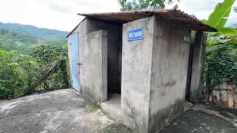 Nỗi trăn trở nhà vệ sinh xuống cấp ở trường học vùng cao