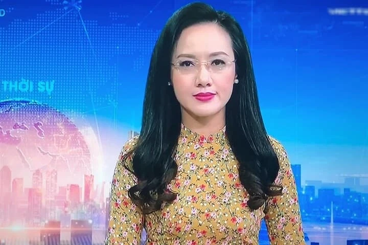 Nữ BTV Thời sự 19h là con gái nhà sáng chế lẫy lừng, từng làm hàng không, đóng phim truyền hình cùng Quyền Linh, Lý Hùng Nữ BTV Thời sự 19h là con gái nhà sáng chế lẫy lừng, từng làm hàng không, đóng phim truyền hình cùng Quyền Linh, Lý Hùng