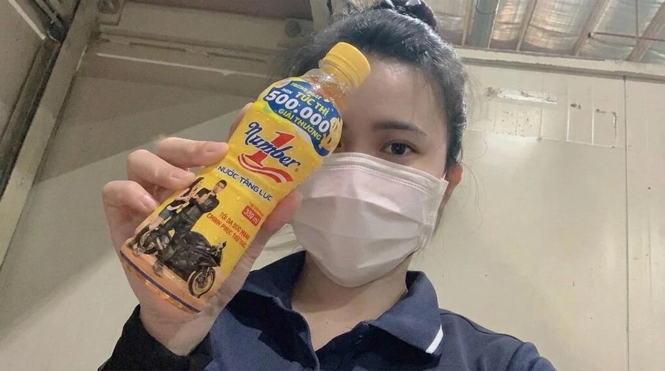 Nữ công nhân ngỡ bị lừa khi nhận tin trúng 100 triệu đồng Nữ công nhân ngỡ bị lừa khi nhận tin trúng 100 triệu đồng