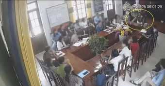 Nữ hiệu trưởng đập bàn, ném cốc ở Ninh Bình thôi làm hiệu trưởng