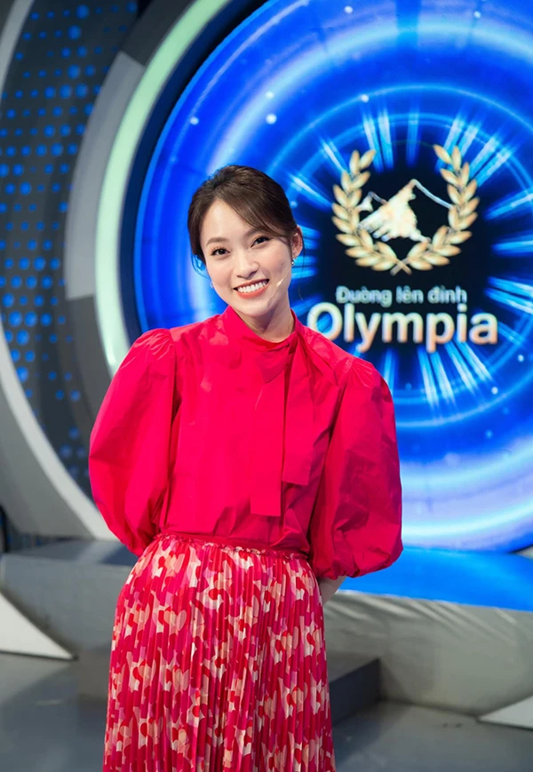 Nữ MC quê Nghệ An thay Diệp Chi dẫn "Đường lên đỉnh Olympia", đắt show bậc nhất VTV, bất ngờ xin mọi người giúp đỡ Nữ MC quê Nghệ An thay Diệp Chi dẫn "Đường lên đỉnh Olympia", đắt show bậc nhất VTV, bất ngờ xin mọi người giúp đỡ