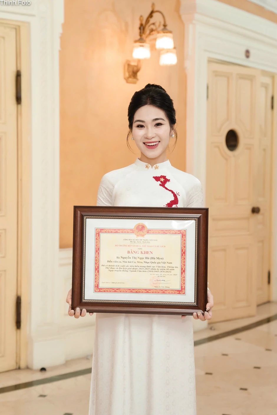 Nữ nghệ sĩ bước lên không gian số cùng bản sắc Việt Nữ nghệ sĩ bước lên không gian số cùng bản sắc Việt