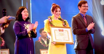 Nữ nghệ sĩ bước lên không gian số cùng bản sắc Việt
