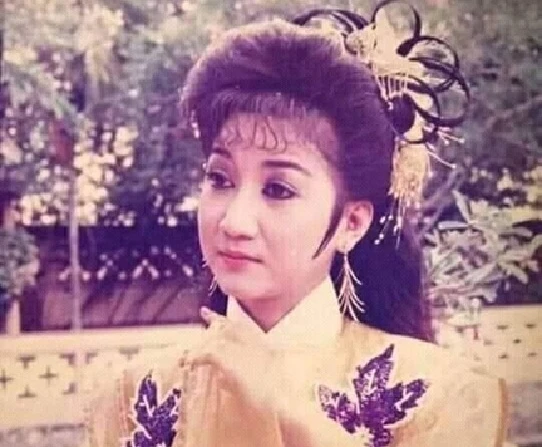 Nữ NSƯT sang Mỹ 14 năm mới về nước: Đi làm nail bị bắt nạt, làm bưng bê, thu ngân bị mắng mỏ Nữ NSƯT sang Mỹ 14 năm mới về nước: Đi làm nail bị bắt nạt, làm bưng bê, thu ngân bị mắng mỏ