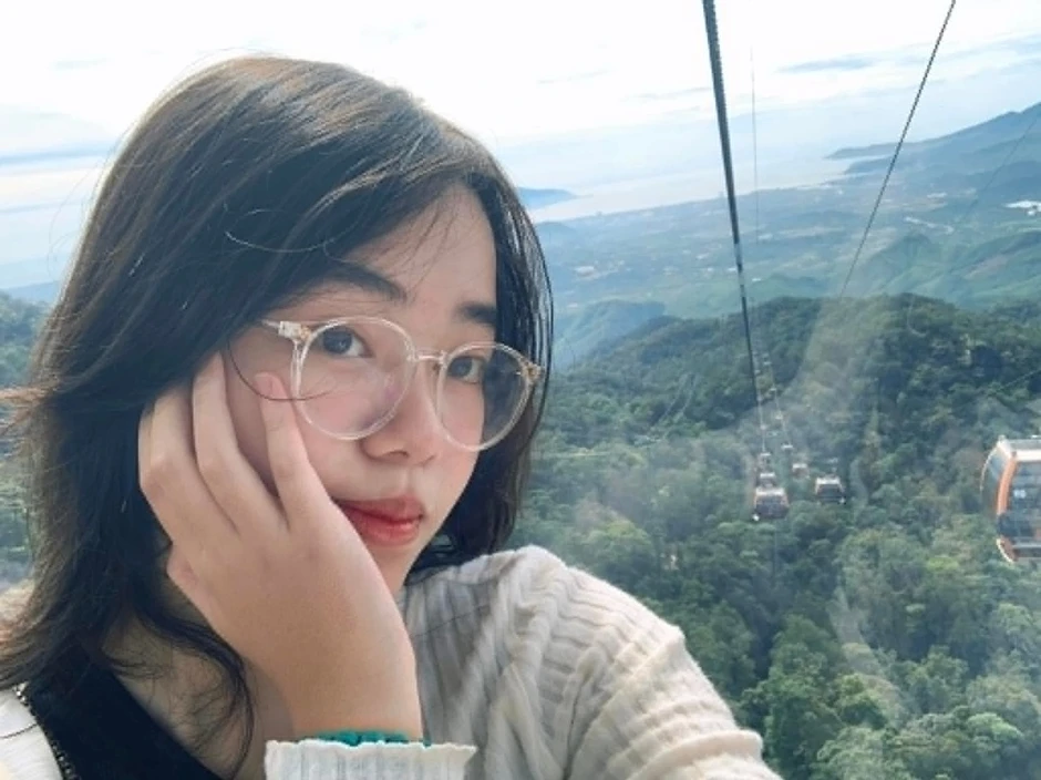 Nữ sinh lớp 12 ở Huế viral vì khác lạ trong bộ ảnh kỷ yếu: “Mẹ mình rất sốc khi nhìn thấy makeup của mình"