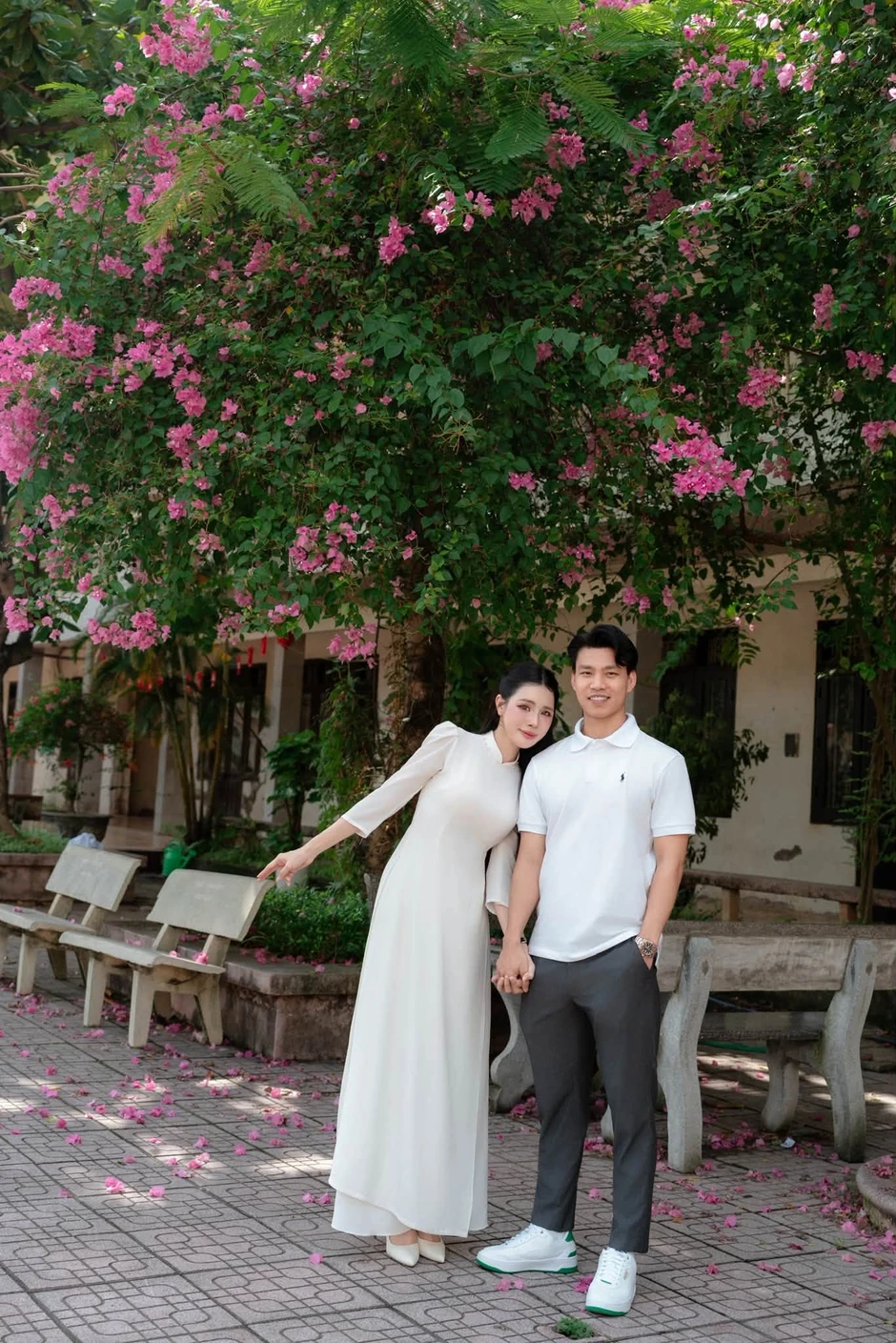 Nữ sinh viên Y khoa gây chú ý với nhan sắc xinh đẹp khi ngồi ngủ gật trên hành lang bệnh viện, hóa ra là vợ cầu thủ nổi tiếng Nữ sinh viên Y khoa gây chú ý với nhan sắc xinh đẹp khi ngồi ngủ gật trên hành lang bệnh viện, hóa ra là vợ cầu thủ nổi tiếng