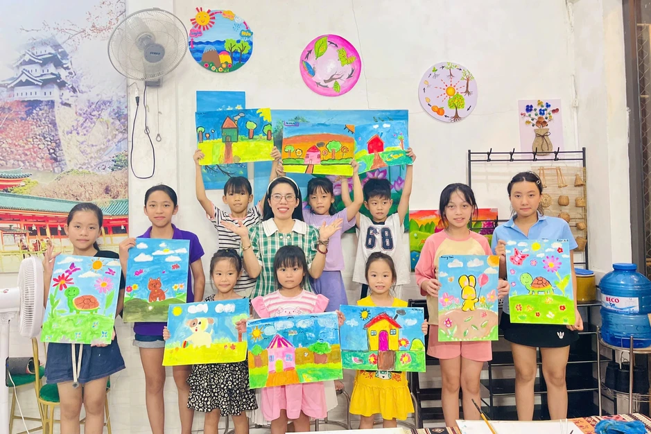 Nữ tài xế lái xe xuyên đêm sau cuộc gọi khẩn cấp Nữ tài xế lái xe xuyên đêm sau cuộc gọi khẩn cấp