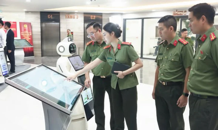 Nữ Thượng úy Công an 9X tạo phần mềm AI rút ngắn 98% thời gian xử lý thủ tục Nữ Thượng úy Công an 9X tạo phần mềm AI rút ngắn 98% thời gian xử lý thủ tục