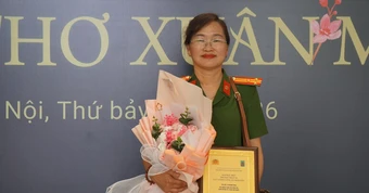 Nữ trưởng công an xã giành giải đặc biệt thi thơ