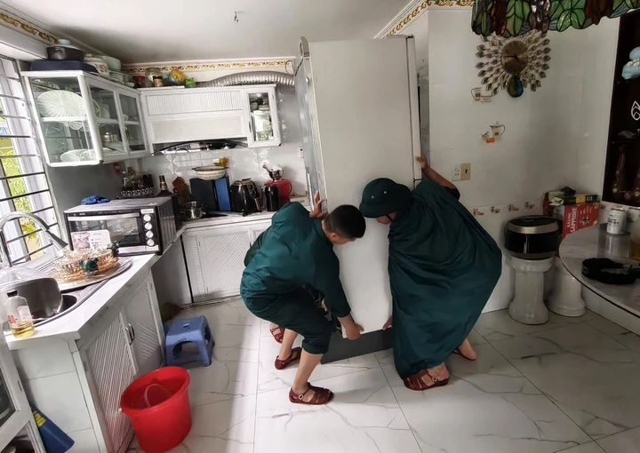 Nước dâng nhanh ở Quảng Ninh, nhiều tuyến phố chìm trong biển nước Nước dâng nhanh ở Quảng Ninh, nhiều tuyến phố chìm trong biển nước