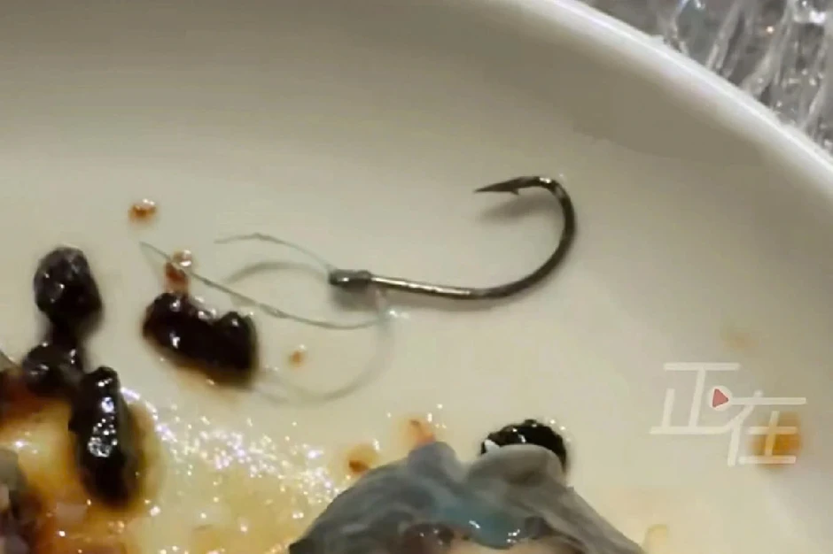 Nuốt phải đinh khi ăn kem, 8 năm sau người phụ nữ Mỹ được nhận 368 tỷ đồng Nuốt phải đinh khi ăn kem, 8 năm sau người phụ nữ Mỹ được nhận 368 tỷ đồng