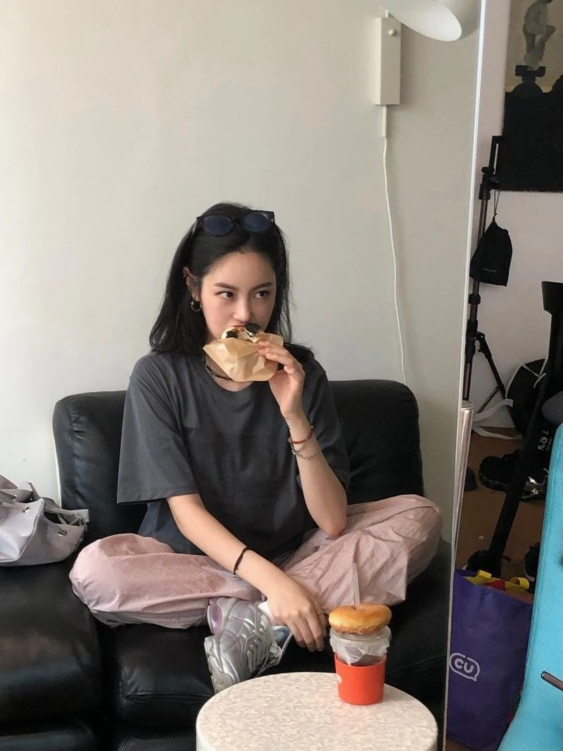 Ở nhà tập thể cơ quan, trả nợ gần 1 tỷ xây nhà cho bố mẹ, 30 tuổi trắng tay, dân mạng: "Rồi có được thừa kế không?" Ở nhà tập thể cơ quan, trả nợ gần 1 tỷ xây nhà cho bố mẹ, 30 tuổi trắng tay, dân mạng: "Rồi có được thừa kế không?"
