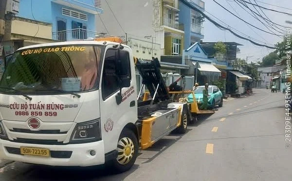 Ô tô đỗ trên vỉa hè ở TP.HCM bị ghi hình phạt nguội, nhiều xe bị cẩu Ô tô đỗ trên vỉa hè ở TP.HCM bị ghi hình phạt nguội, nhiều xe bị cẩu