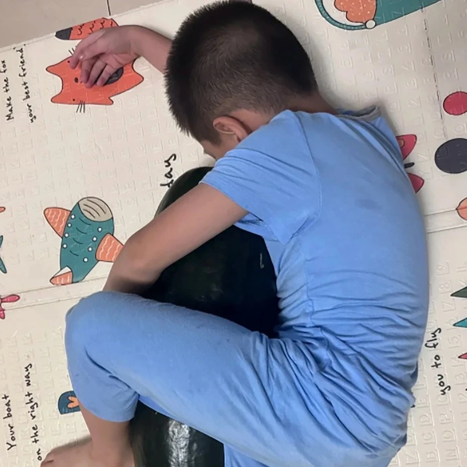 Ôm bí đao đi ngủ làm mát ngày hè, bị nổ trên giường: Chuyên gia cảnh báo Ôm bí đao đi ngủ làm mát ngày hè, bị nổ trên giường: Chuyên gia cảnh báo