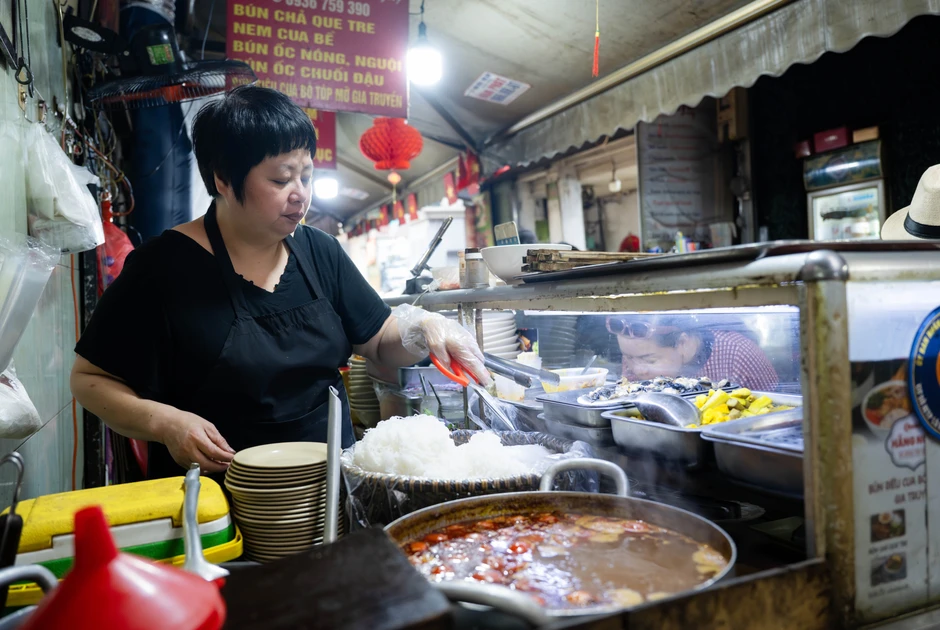 Ồn ào bát bún riêu 80k ở chợ Đồng Xuân: Bà chủ tố Tiktoker “nói sai sự thật”, Quan Không Gờ phản pháo! Ồn ào bát bún riêu 80k ở chợ Đồng Xuân: Bà chủ tố Tiktoker “nói sai sự thật”, Quan Không Gờ phản pháo!