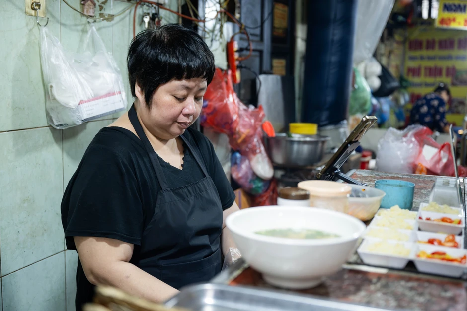 Ồn ào bát bún riêu 80k ở chợ Đồng Xuân: Bà chủ tố Tiktoker “nói sai sự thật”, Quan Không Gờ phản pháo! Ồn ào bát bún riêu 80k ở chợ Đồng Xuân: Bà chủ tố Tiktoker “nói sai sự thật”, Quan Không Gờ phản pháo!