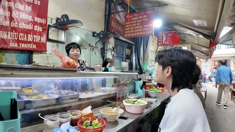 Ồn ào bát bún riêu 80k ở chợ Đồng Xuân: Bà chủ tố Tiktoker “nói sai sự thật”, Quan Không Gờ phản pháo! Ồn ào bát bún riêu 80k ở chợ Đồng Xuân: Bà chủ tố Tiktoker “nói sai sự thật”, Quan Không Gờ phản pháo!
