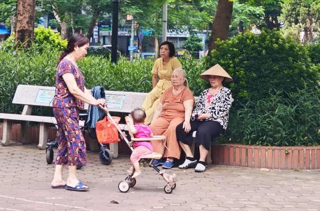 Ông bà chăm cháu hãy nhớ nguyên tắc "4 không" để gia trung yên ổn