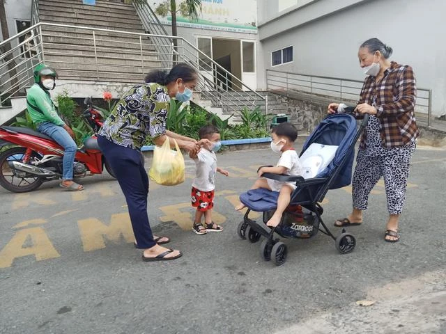 Ông bà chăm cháu hãy nhớ nguyên tắc "4 không" để gia trung yên ổn