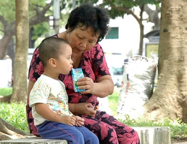 Ông bà chăm cháu hãy nhớ nguyên tắc "4 không" để gia trung yên ổn
